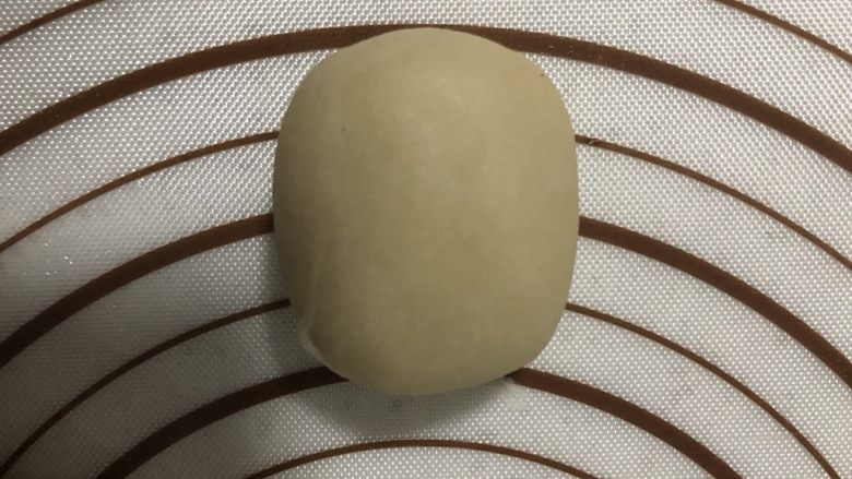 椒盐芝麻牛舌饼,包好封口朝下,按扁