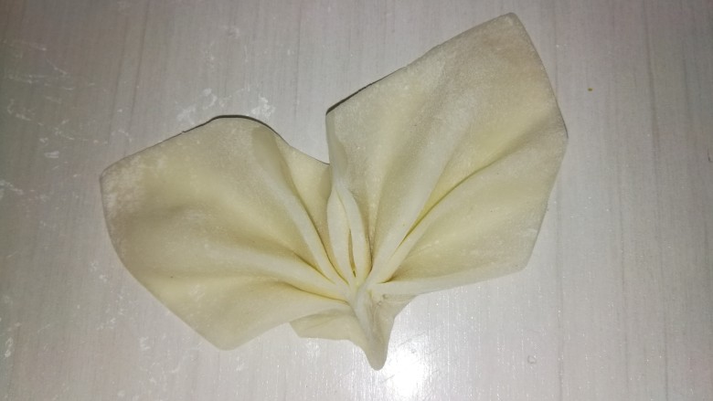 烤焦叶(无油版),上面中间处,沾少量水使其粘黏在一块