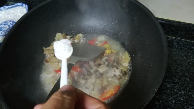#客家美食#酸辣牛头肉,加入盐巴,味精