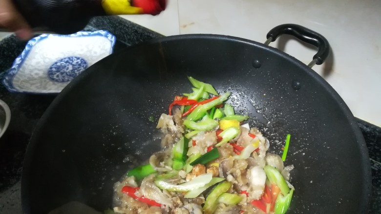 #客家美食#酸辣牛头肉,加入醋,可以适当多一点。