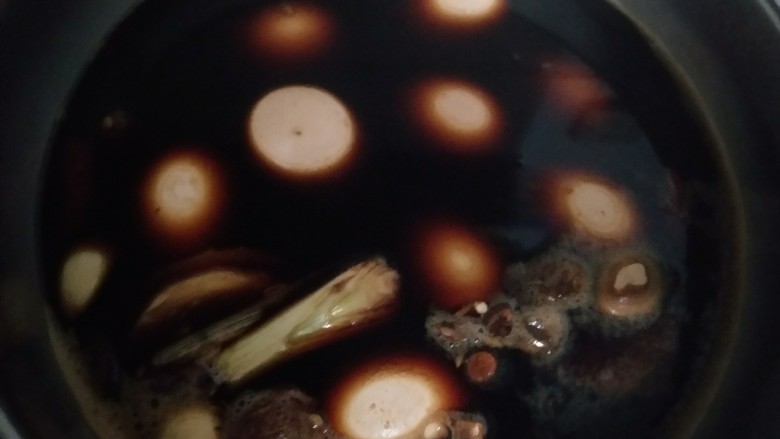 半糖梅花卤蛋~经典款,鸡蛋电磁炉1800℃,八分钟真好刚熟,而且不硬。