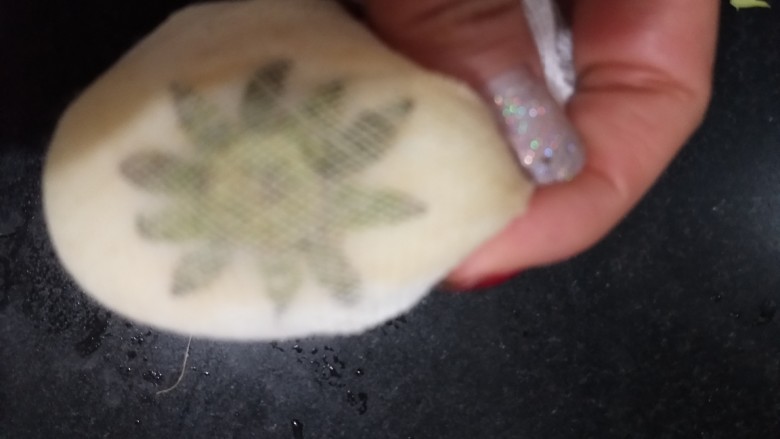 半糖梅花卤蛋~经典款,纱布包紧,用线捆绑好。