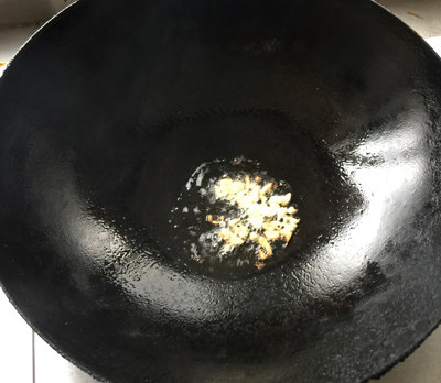 香橙虾球,蒜茸炒出香味