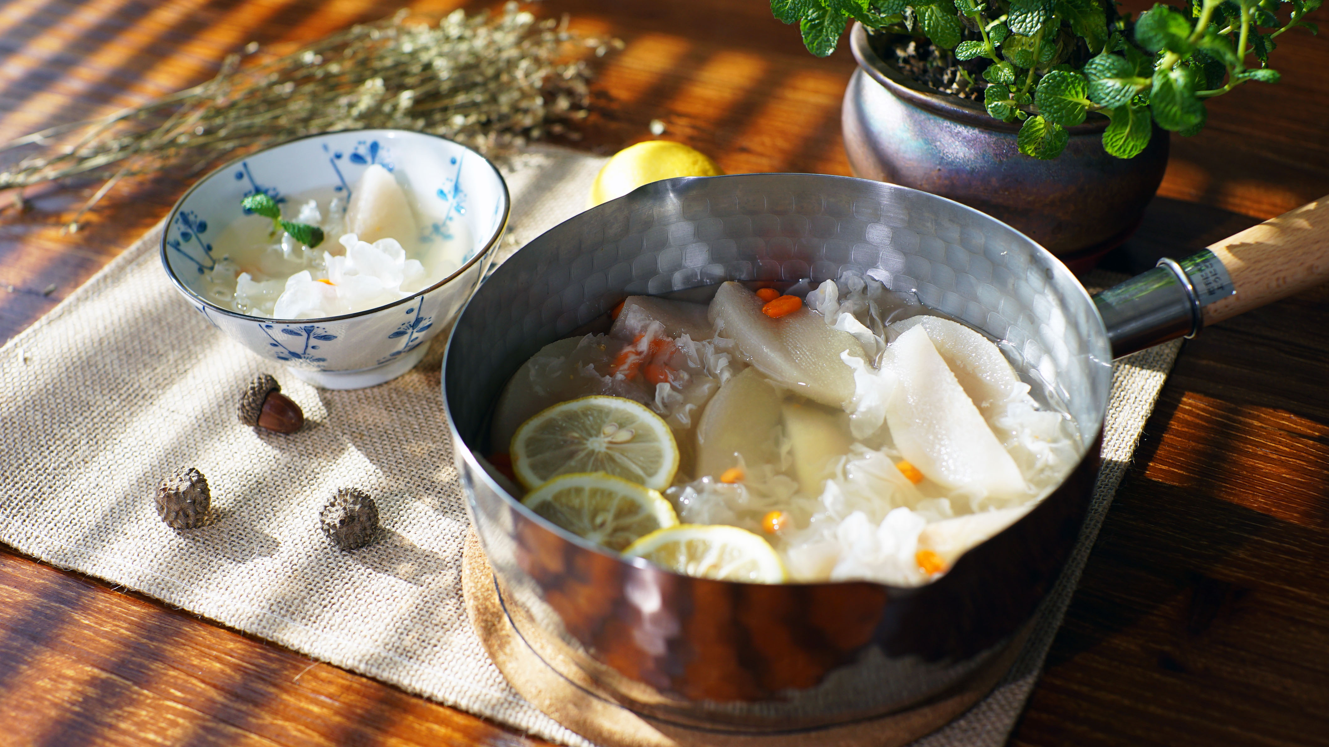 过年吃食太丰盛，来杯冰糖雪梨解油腻！