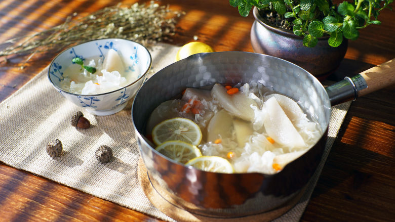 过年吃食太丰盛，来杯冰糖雪梨解油腻！