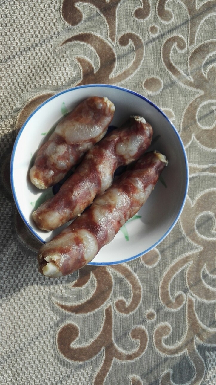 清炒香肠荷兰豆,<a style='color:red;display:inline-block;' href='/shicai/ 425'>香肠</a>蒸熟。
