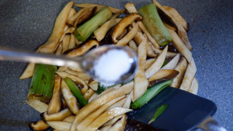 葱烧蘑菇,传统鲁菜,盐、