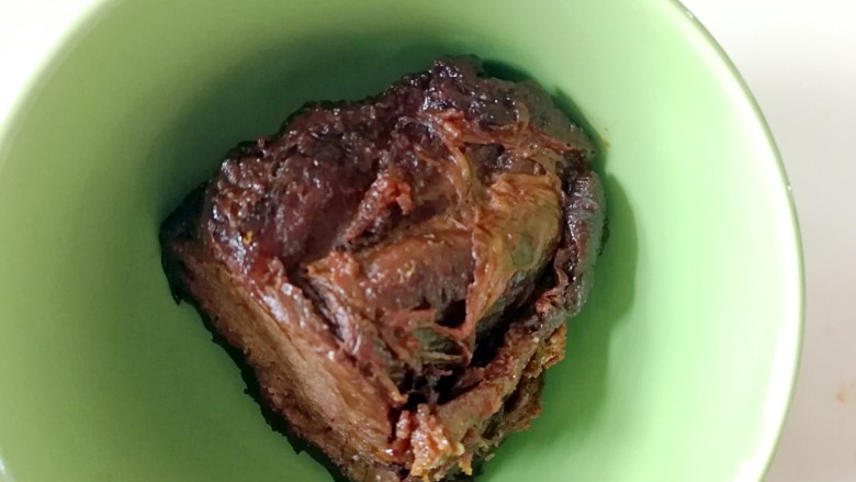 牛肉烧卖~饺子皮版,这是我自己做的<a style='color:red;display:inline-block;' href='/shicai/ 4087'>酱牛肉</a>
