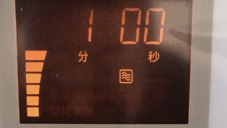 水晶棒棒糖
〔雨涵〕,时间设置为1分钟。烤箱停止工作后拿出来搅拌均匀。
再放入烤箱时间设置为1分钟。
100克的量一般就两次就好了