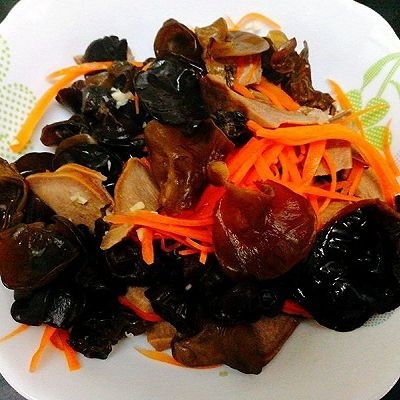 春节健康菜+凉拌卤猪舌,黑木耳,胡萝卜加一起