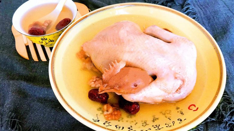 砂锅三黄鸡,这道砂锅三黄鸡营养丰富,清淡适宜,是进补佳品~
