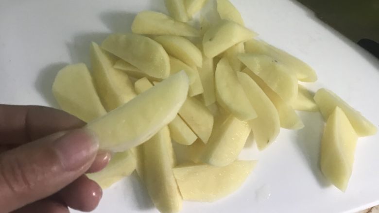 蒜香薯角,就像这样