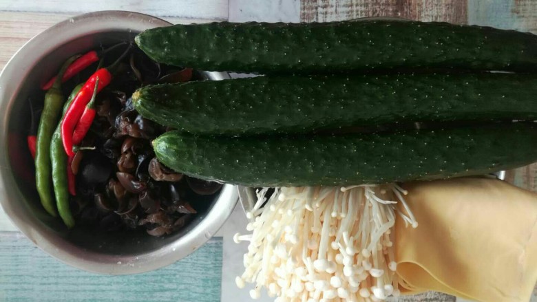 捞拌什锦(附捞汁的做法),准备好原材料