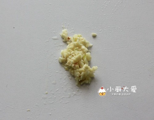 初春爽口滋补小菜----鲜椒虫草花,蒜剁成末