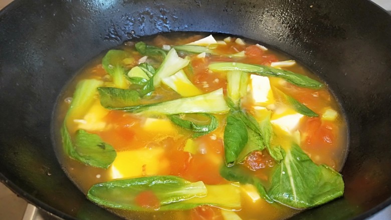 水晶豆腐番茄浓汤宝,在加入红薯淀粉,汤浓菜美。