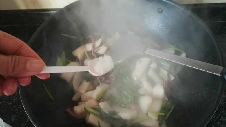 超级下饭,香喷喷得炒扁萝卜,盐巴,味精