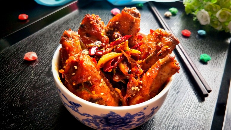 干煸香酥麻辣鸡翅,拍照,好吃的停不下来。
