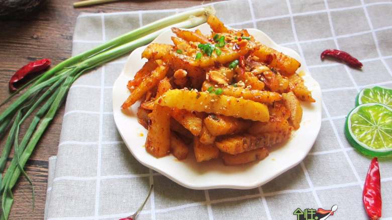 狼牙土豆,制作简单而且略带点微辣,还特别香好吃