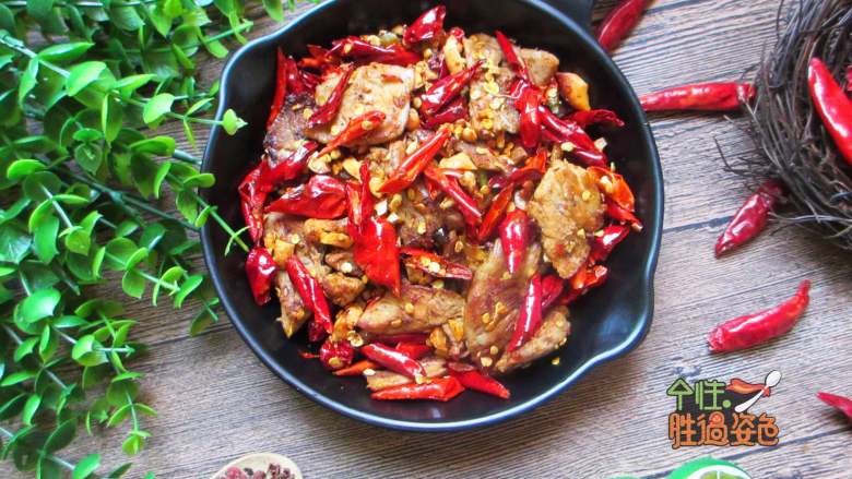 香辣猪肉干,晚上来点这种麻辣猪肉干吧,缓解下元宵的甜腻还能还促口水分泌。