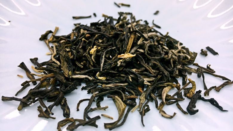 茉莉花茶的妙用 茶叶蛋,<a style='color:red;display:inline-block;' href='/shicai/ 13463'>茉莉花茶</a>是将茶叶和茉莉鲜花进行拼和、窨制,使茶叶吸收花香而成的,茶香与茉莉花香交互融合。