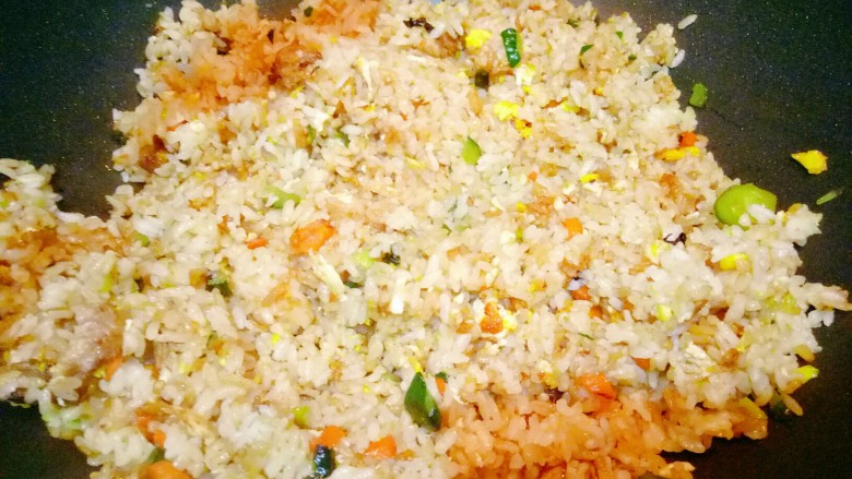 竹报平安,在做一份蛋炒饭(炒饭中可以放入玉米,豌豆,胡萝卜,黄瓜丁等)这样摆盘的时候更漂亮。