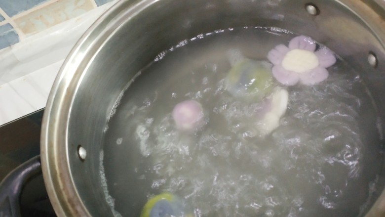 遇见小汤圆☞春天里的小确幸,旺旺和花朵。,烧一锅开水。