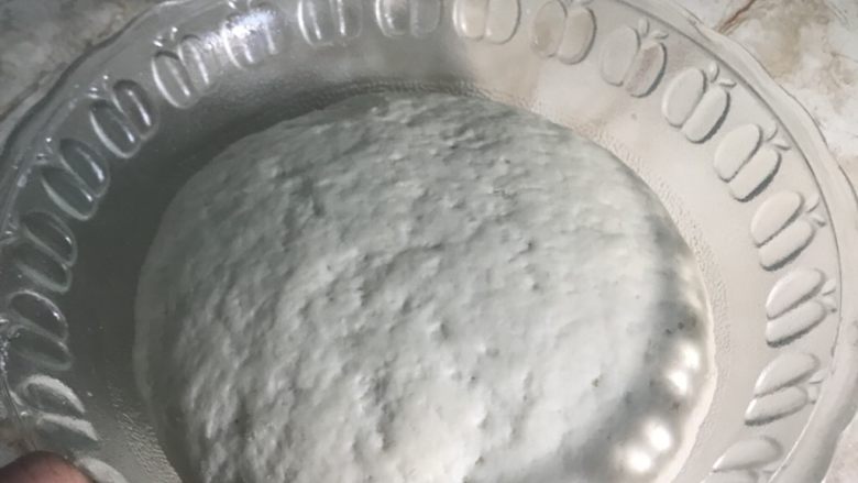 原味儿发面饼子,面团发至原来的2倍大