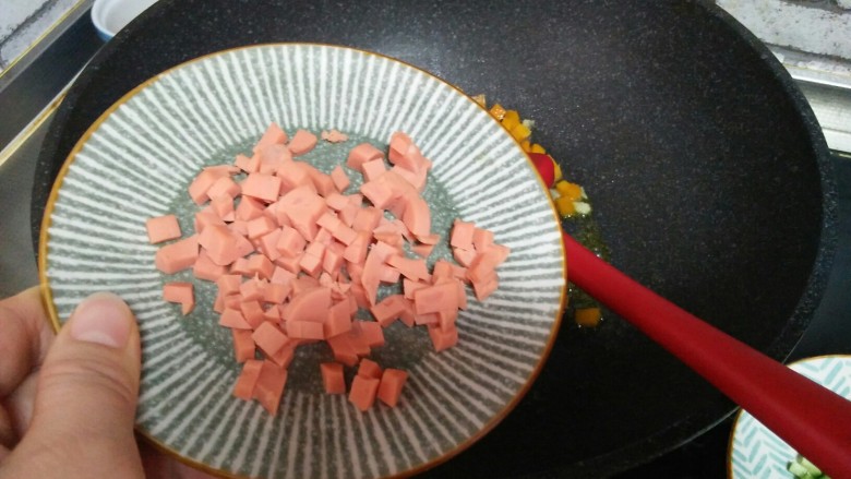 南瓜火腿炒饭,加火腿丁