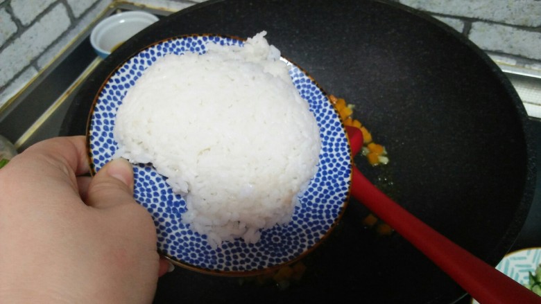 南瓜火腿炒饭,加<a style='color:red;display:inline-block;' href='/shicai/ 507'>米饭</a>