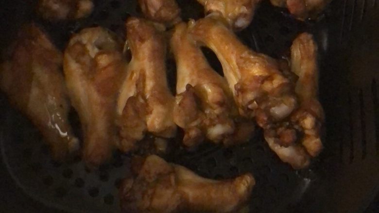 空气炸锅烤鸡腿,烤好鸡腿,外焦里嫩,没油,脆皮