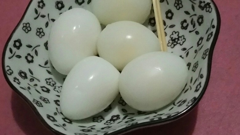超详细小雪人❄沙拉步骤――治愈宝宝的不爱吃饭,鹌鹑蛋去皮,去皮是不是特别成功!