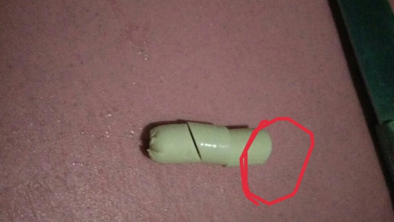 超详细小雪人❄沙拉步骤――治愈宝宝的不爱吃饭,斜切,红色标记的那一段是多切了的(好尴尬😓)。
