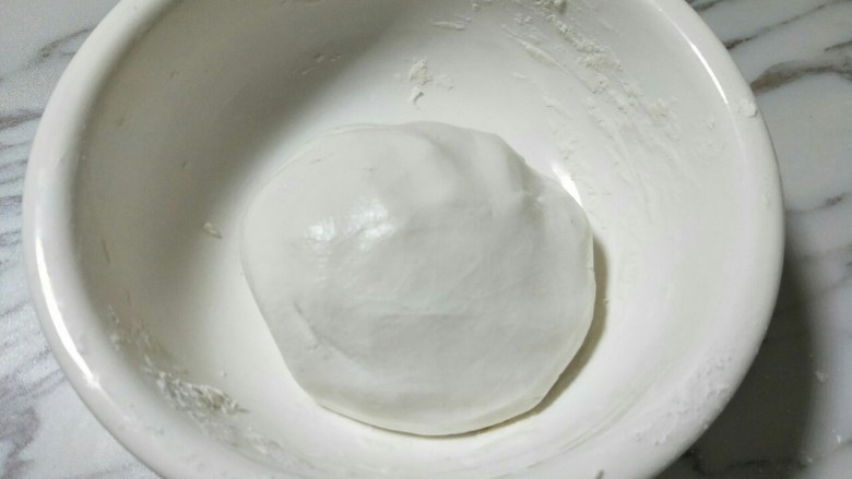 狗年元宵节~草莓巧克力汤圆,再揉成面团。