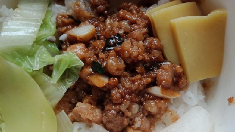 黑椒猪肉饭配粉滤