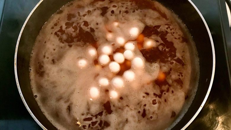 红豆小圆子,放入小圆子,小火慢煮
