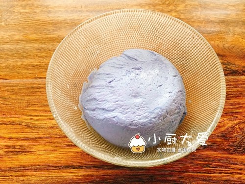 水晶星空汤圆,搅拌揉成团放一边醒20分钟。