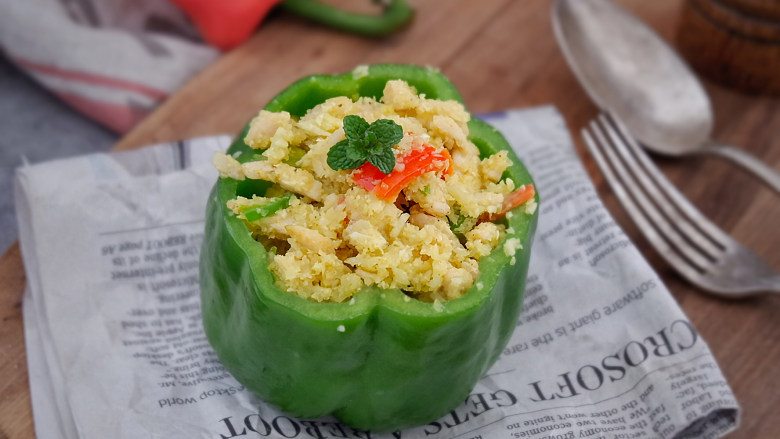假米饭鸡肉青椒盅,健康减肥,低脂代餐,成品图~~