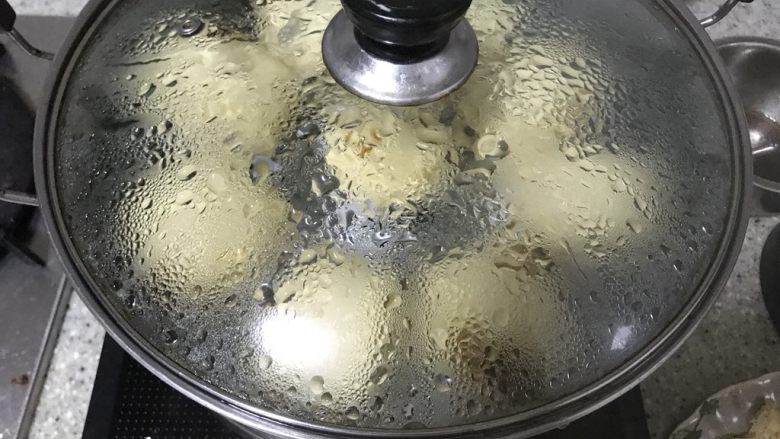 红糖馒头,冷水入锅,大火蒸12分钟,闷5分钟后开盖