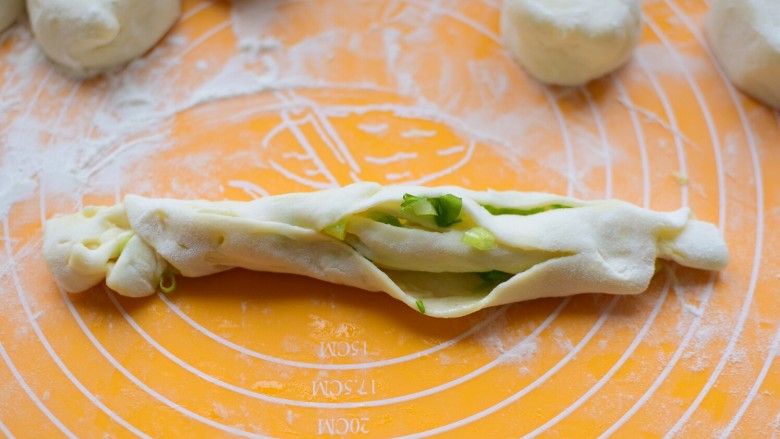 葱油饼,再卷起来