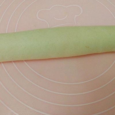 烧饼夹烤肉,由下往上卷,卷紧些
