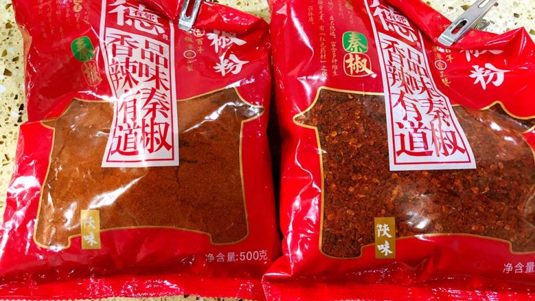 萝卜煎包,我用的秦椒、粗辣椒面和细辣椒面都有
不会辣但是会香