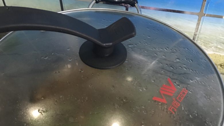 豆角焖面,盖盖焖煮5分钟