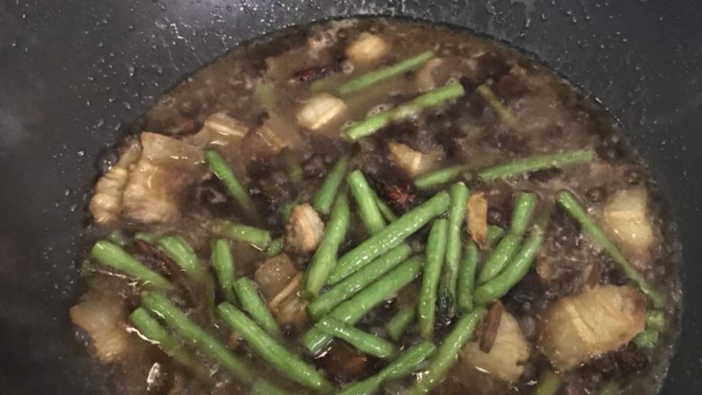 豆角焖面,加开水和菜持平