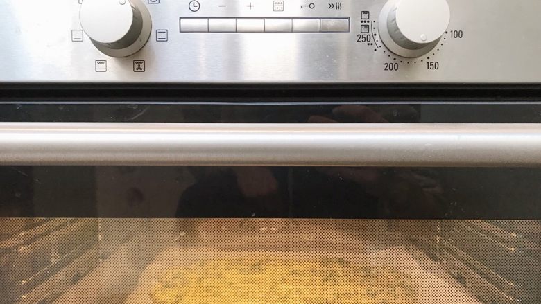 菠菜卷,烤箱预热至180°,烤15分钟