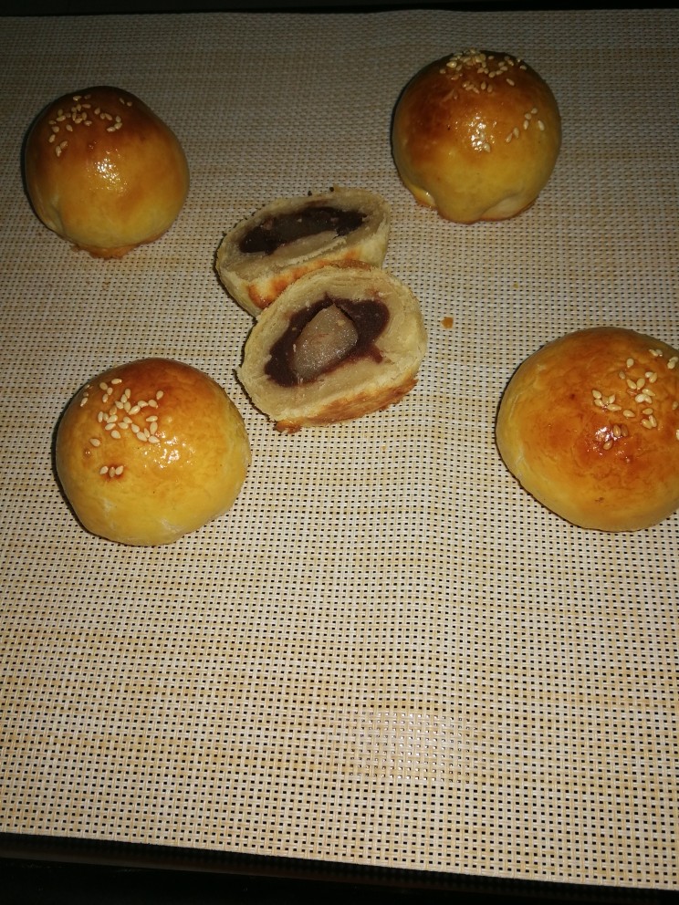 豆沙酥,这样豆沙酥就做好了,不是很甜酥酥的,奶味很重很好吃。