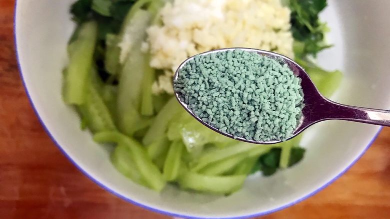 春之绿🌿の小清新*香菜拌青瓜,加一丢丢蔬之鲜(鸡精)