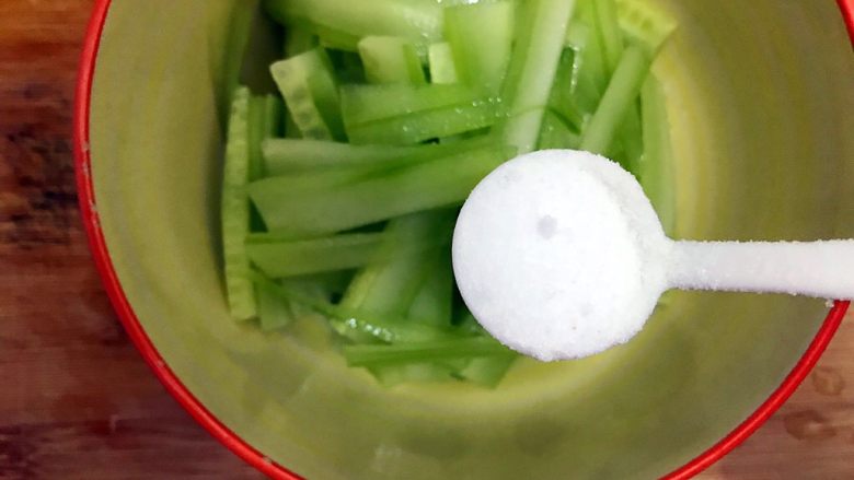 春之绿🌿の小清新*香菜拌青瓜,加一丢丢细盐
