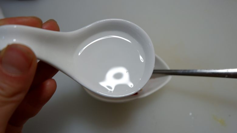 富贵年糕,如果酱比较浓稠,可以加少许冷开水调和一下
