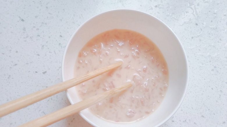 蒜香胡萝卜+西兰花+肉沫,搅拌均匀,腌制十分钟。