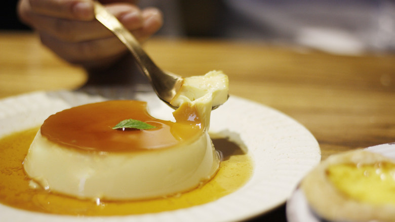 Pudding!焦糖布丁🍮,可以放片香草叶子装饰,开吃吧~